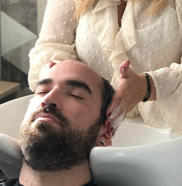 Comment retirer une prothèse capillaire et faire le nettoyage de son cuir chevelu ? 20 Comment retirer une prothèse capillaire et faire le nettoyage de son cuir chevelu ? entretien prothese capillaire perruque homme3
