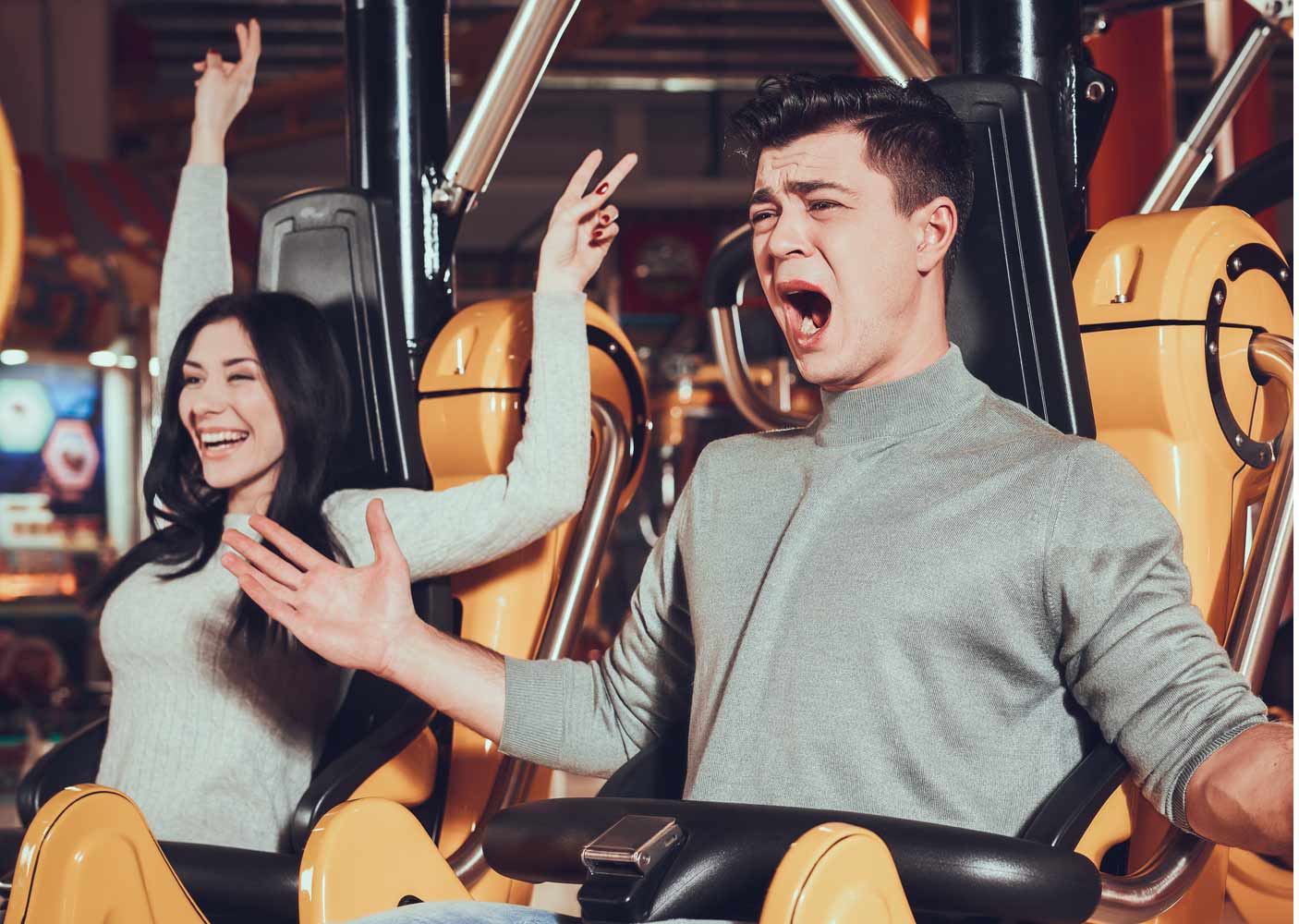 parc-dattraction-et-sa-prothese-capillaire faire du manege par d'attraction avec sa prothese capillaire